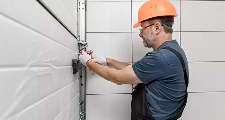 Emergency Garage Door Repair in Deltona, FL