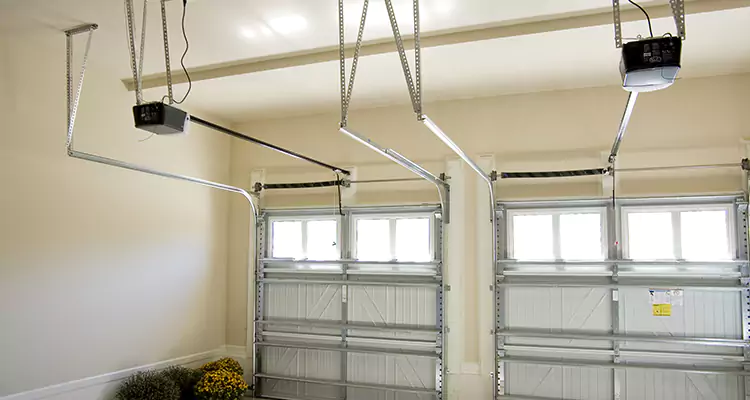 Residential Emergency Garage Door Repair in Deltona, FL