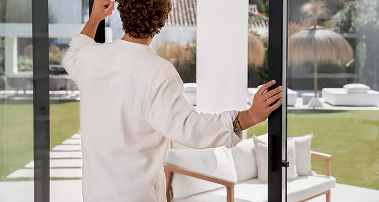 Sliding Screen Door Maintenance for Closing Issues in Deltona, FL